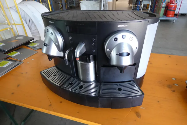Nespresso Professional - Kaffeeautomat Modell: 734 / CS223